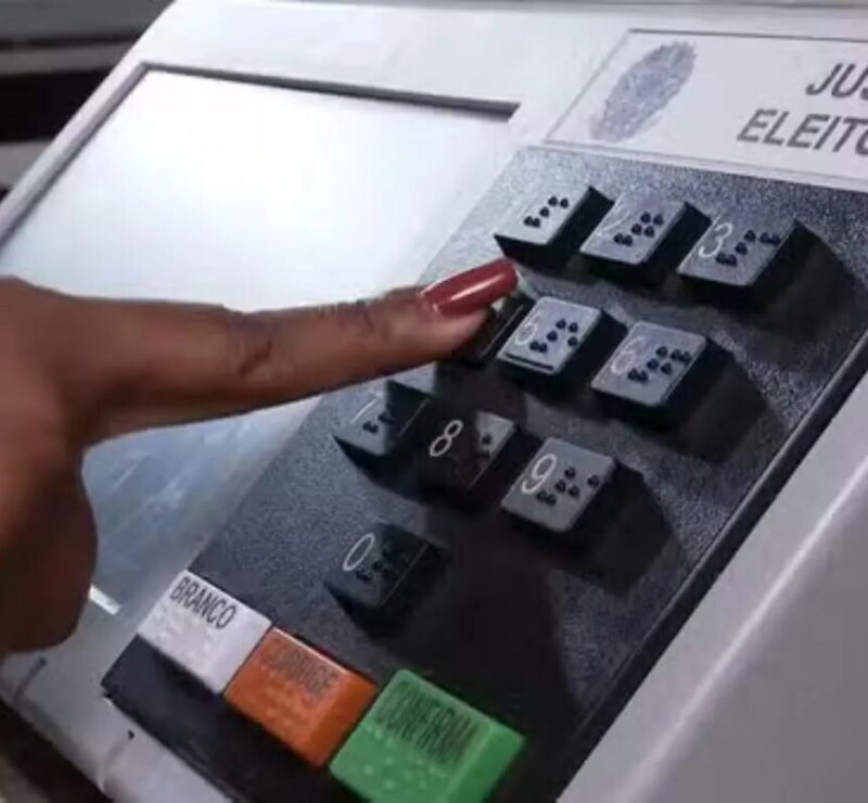 Apertar confere duas vezes a urna eletrônica anula o voto?