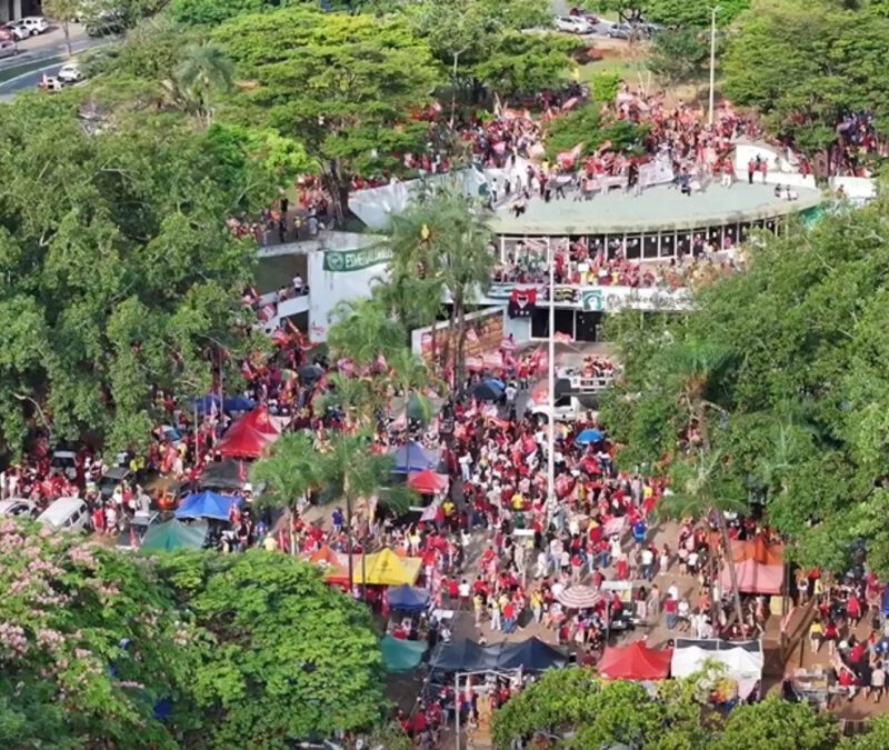 Apoiadores de Lula realizam último ato de campanha em Goiânia