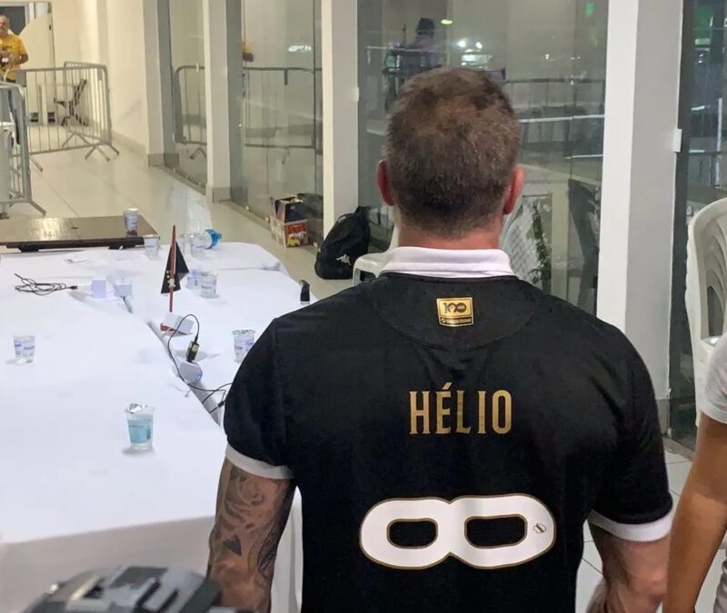 Vasco vende SAF em assembleia e Pedrinho chora com homenagem gerada por IA